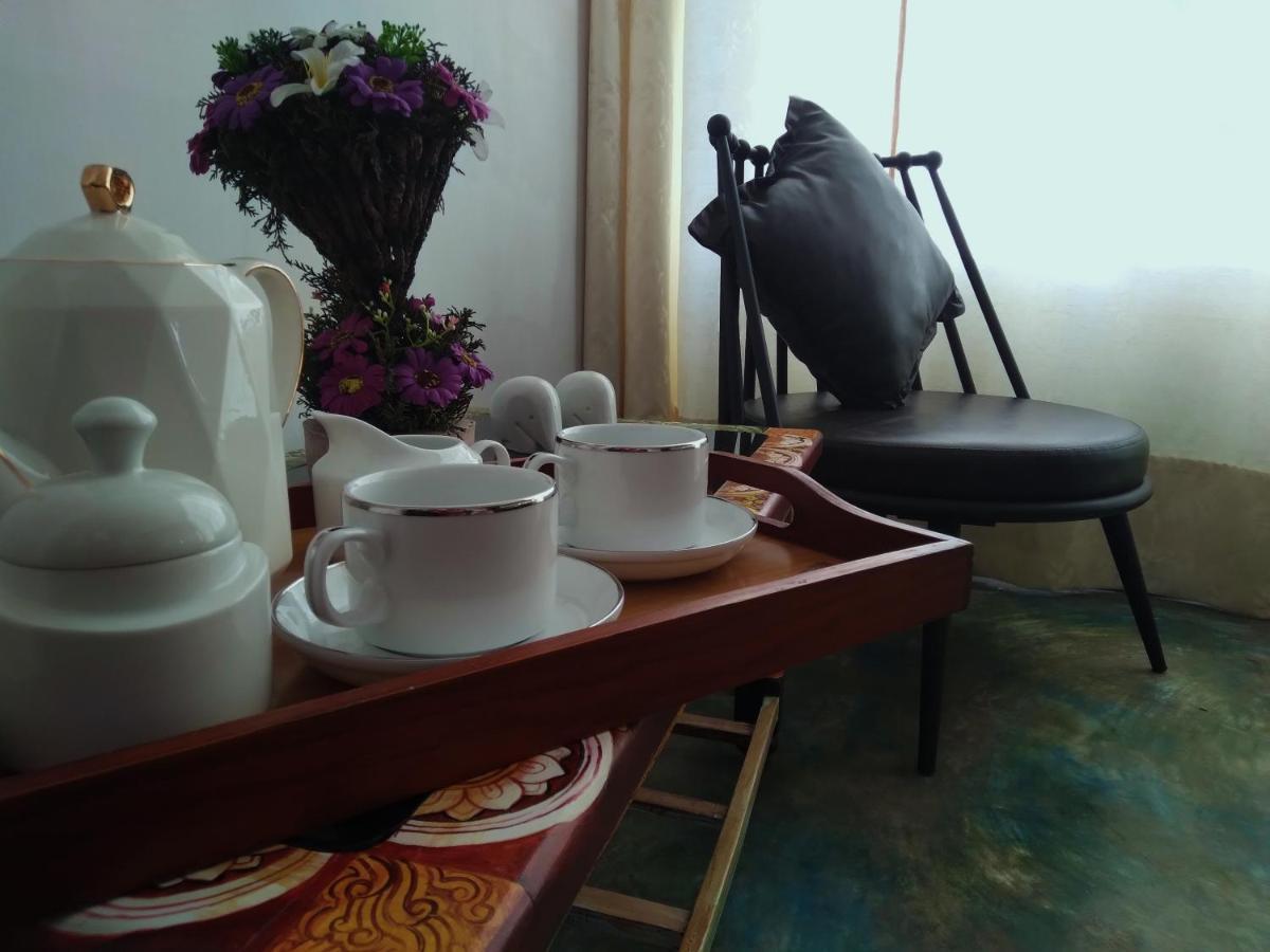 Barefoot Inn كاندي المظهر الخارجي الصورة