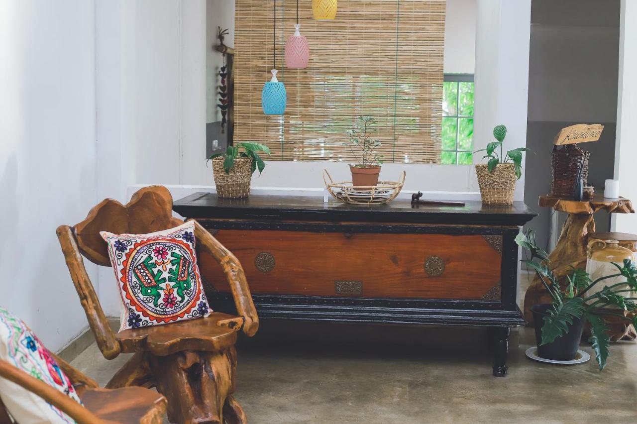 Barefoot Inn كاندي المظهر الخارجي الصورة